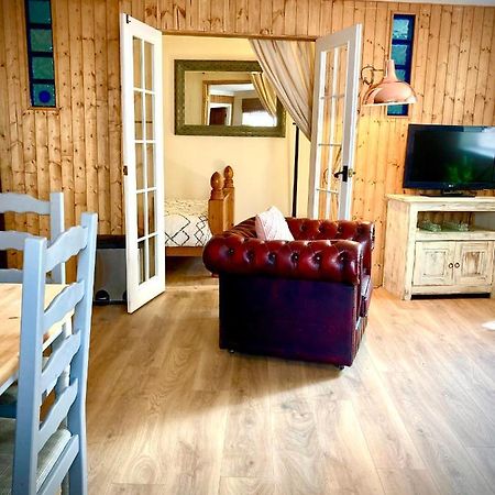 Aqua Shack At Pure Shores Retreats Apartman New Quay Kültér fotó