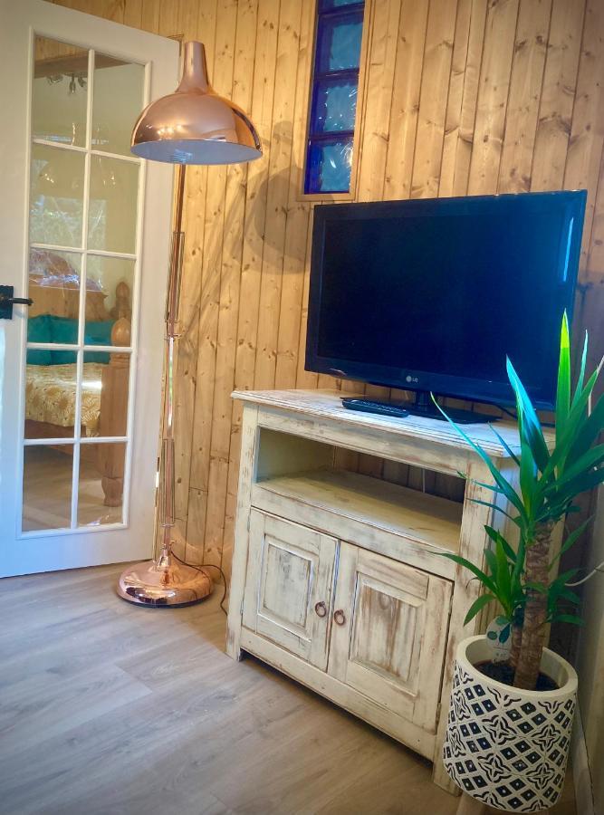 Aqua Shack At Pure Shores Retreats Apartman New Quay Kültér fotó