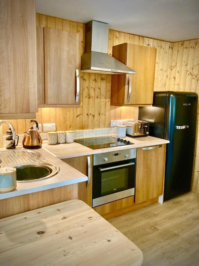 Aqua Shack At Pure Shores Retreats Apartman New Quay Kültér fotó